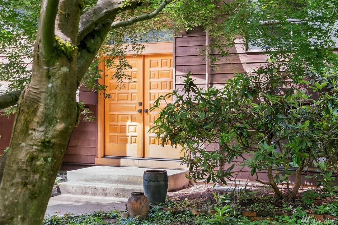 Property Photo: 4008 NE 197th Street WA 98155