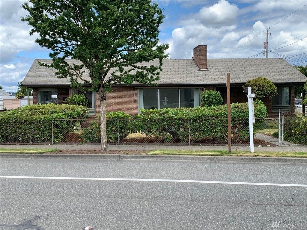 Property Photo:  820 N 3rd Street  WA 98057 