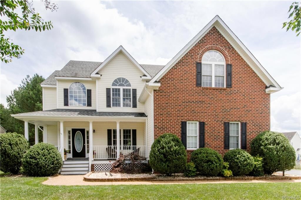 Property Photo: 16612 Otterdale Pointe Drive VA 23120