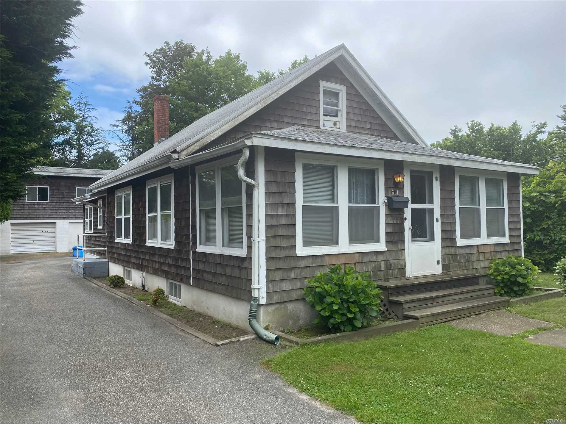 Property Photo: 611 Linnet Street NY 11944