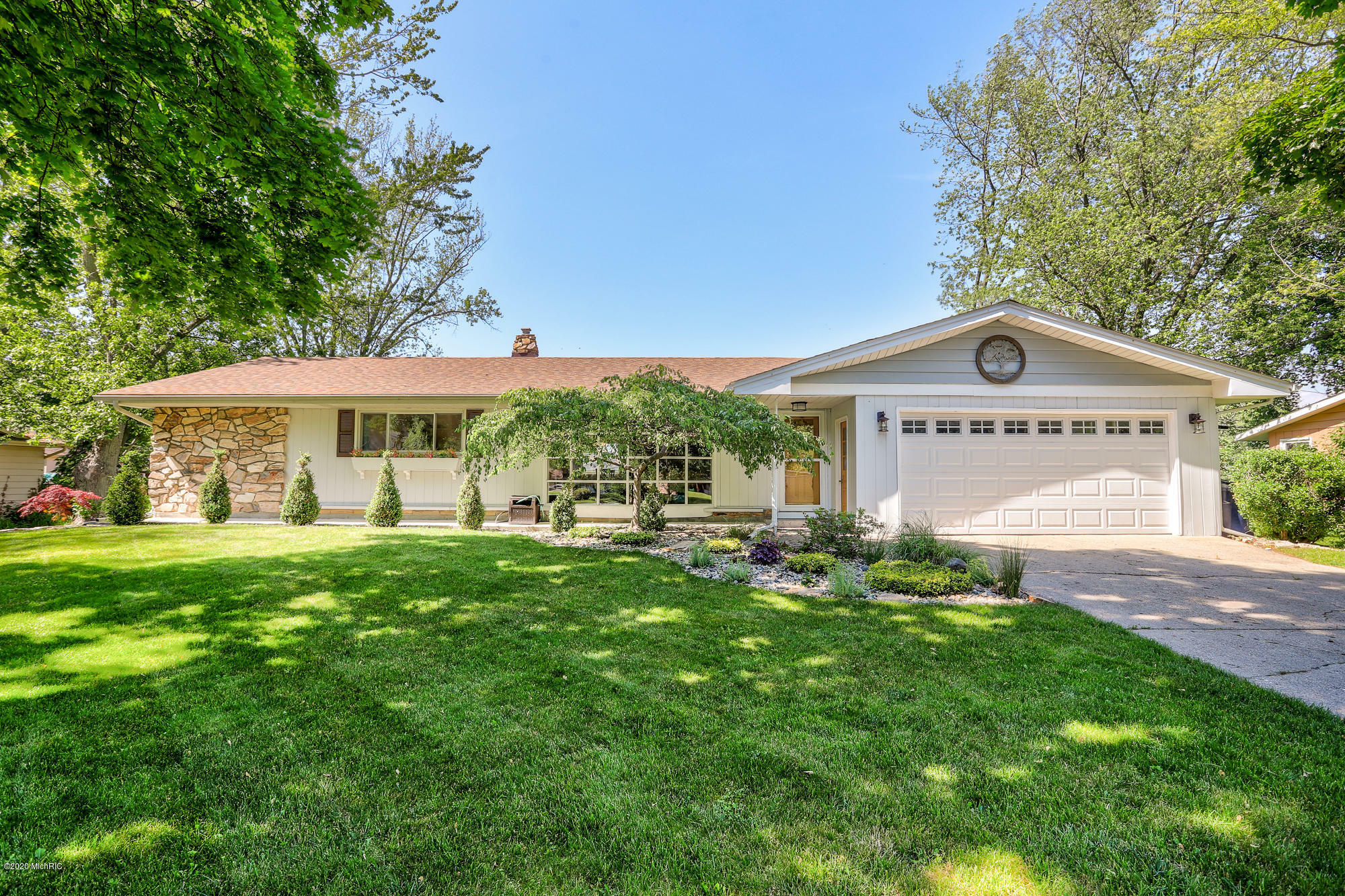 Property Photo: 27 W 40th Street MI 49423