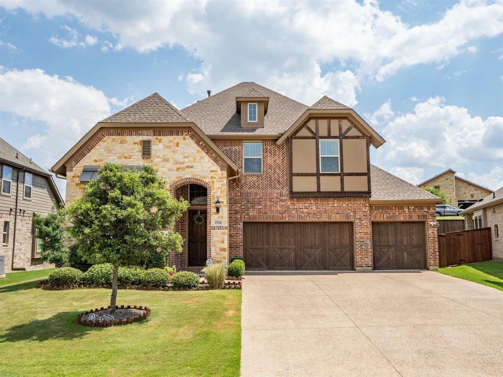 Property Photo: 1724 Goliad Way TX 76226