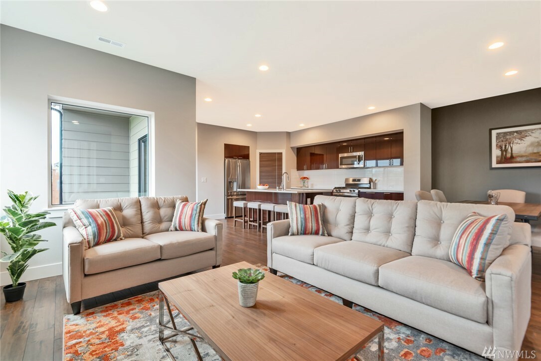 Property Photo: 32758 Madrona Ave SE WA 98010