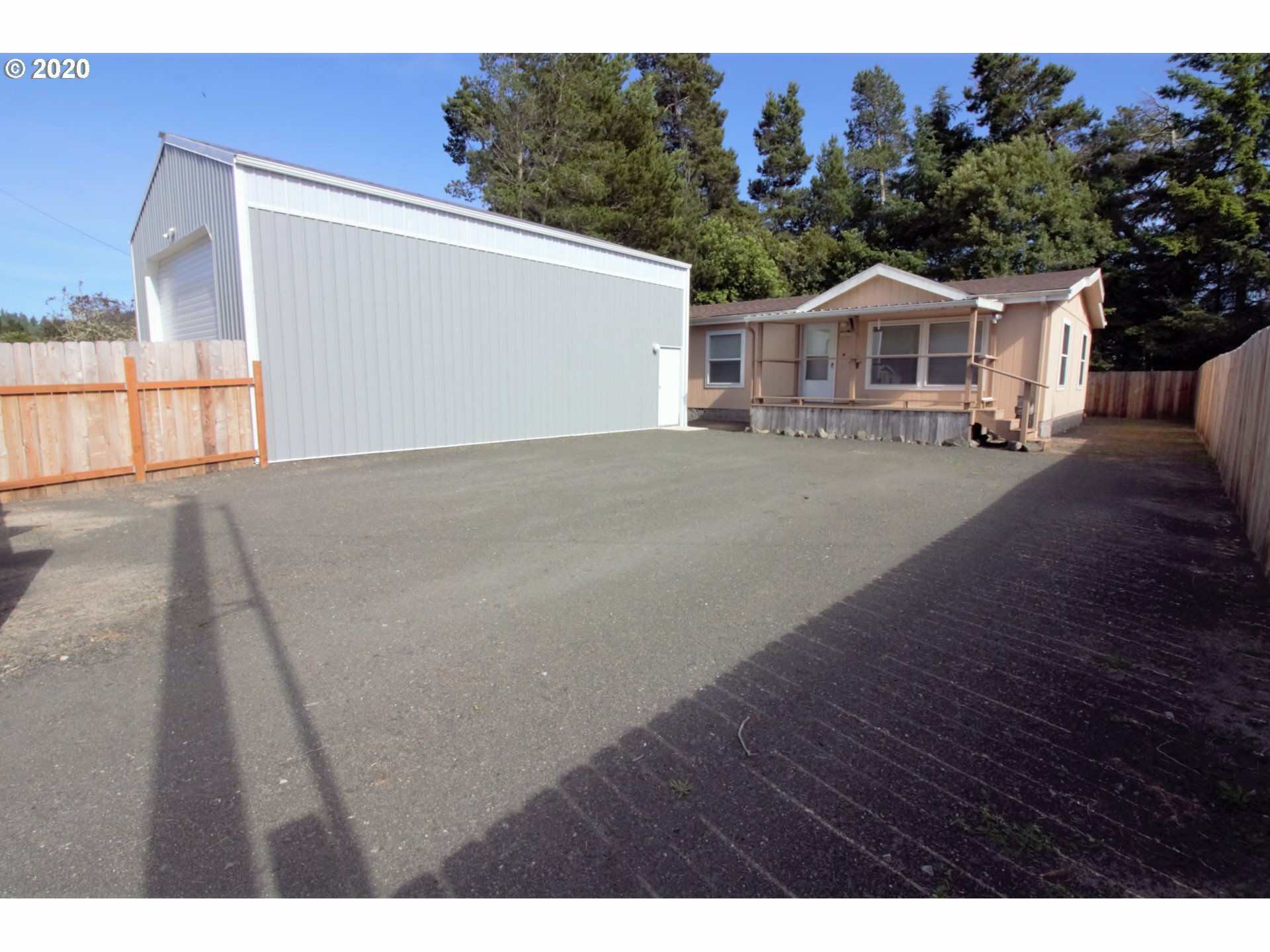 Property Photo:  1575 N Lake Rd  OR 97449 