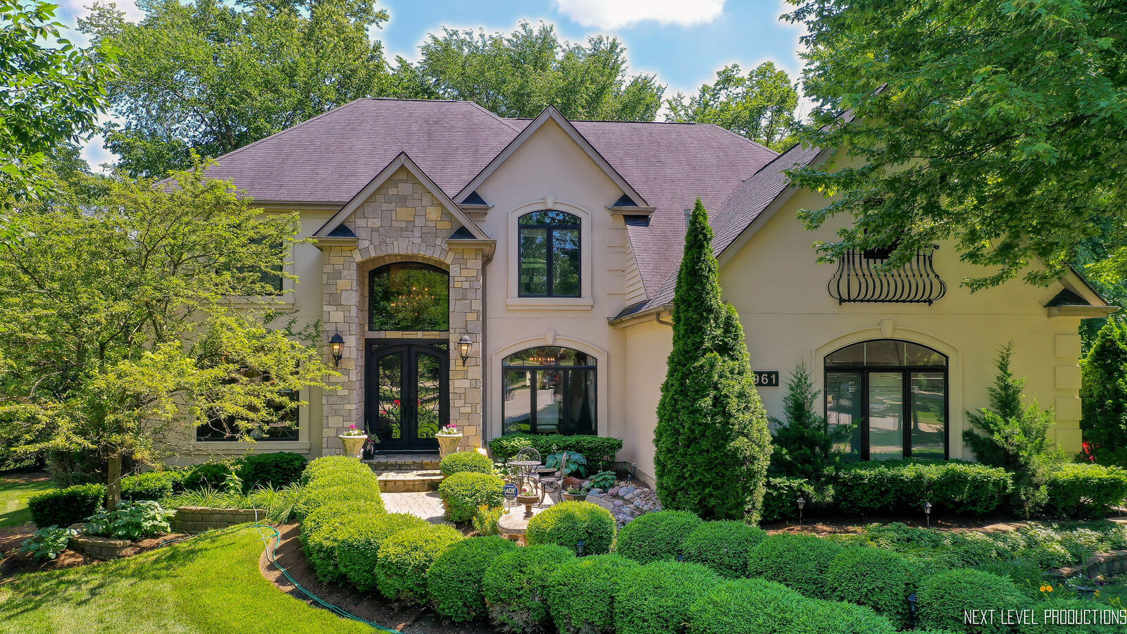 Property Photo: 1961 Shenandoah Lane IL 60174