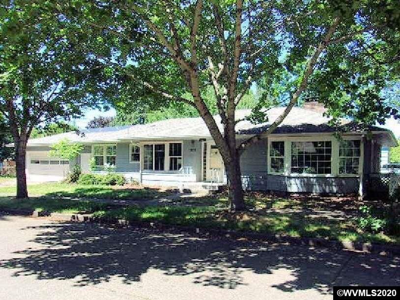 Property Photo:  1895  Grant St NE  OR 97301 