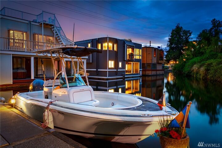 Property Photo: 2600 Fairview Ave E 7 WA 98102