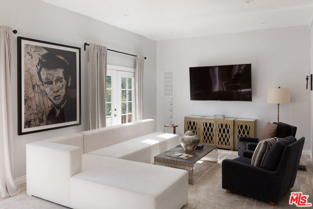 Property Photo:  813 N Sweetzer Ave  CA 90069 