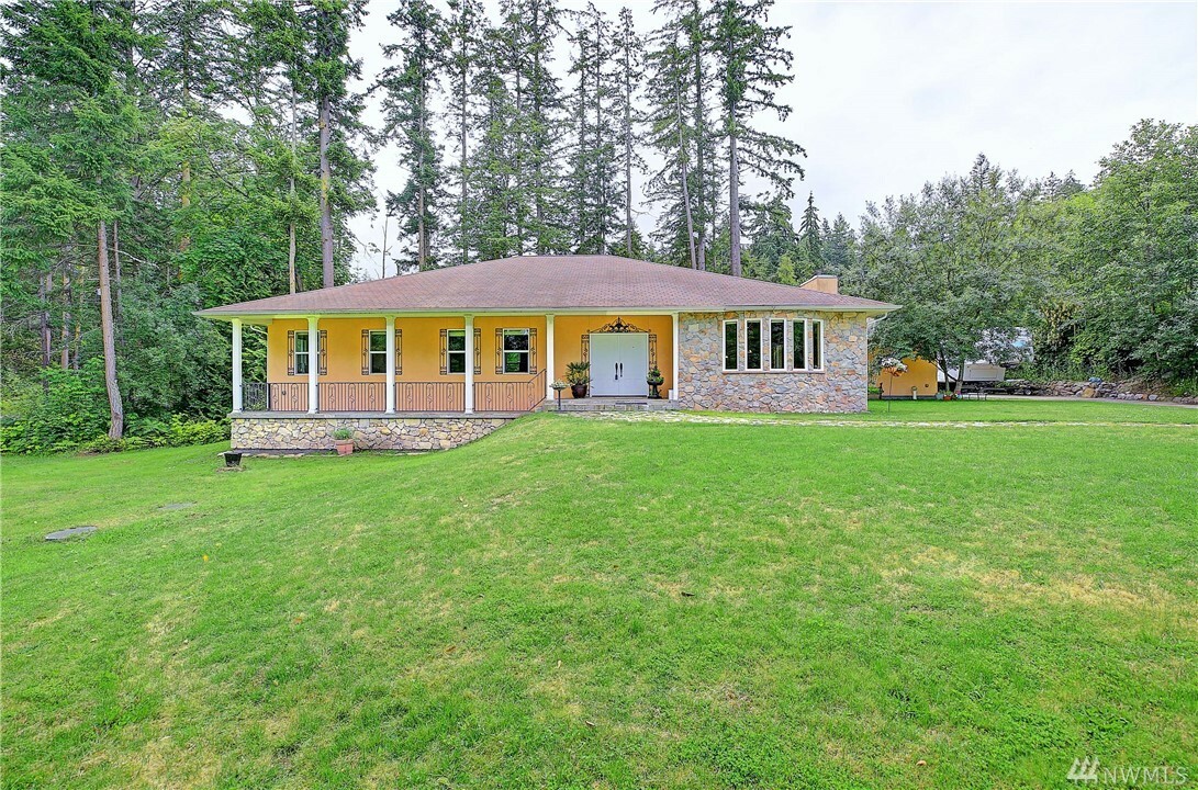 Property Photo:  909 Double View Dr  WA 98282 