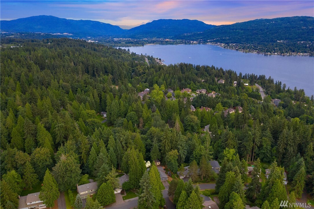 Property Photo: 19425 SE 21st St WA 98075