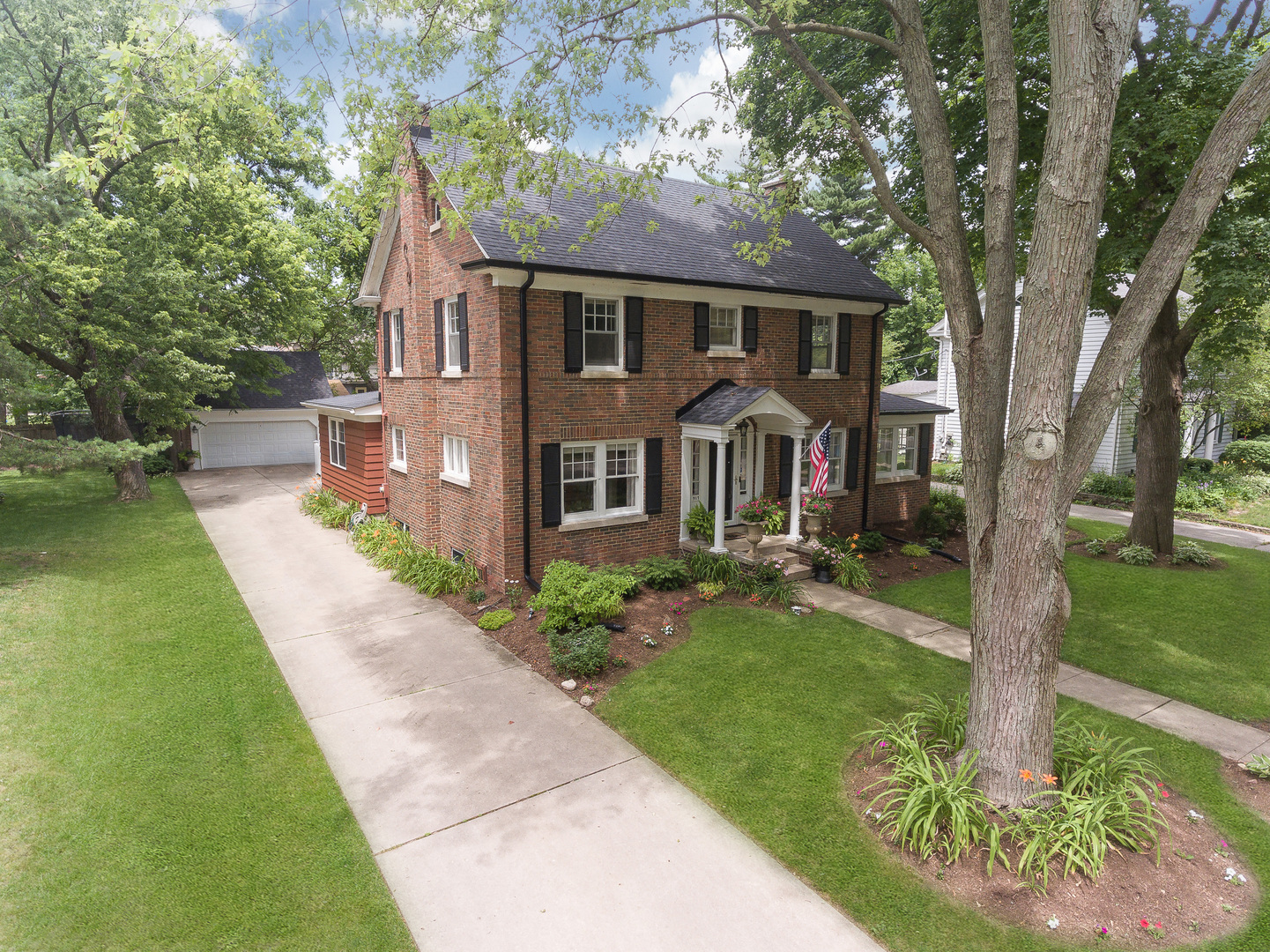 Property Photo:  917 Hardin Avenue  IL 60506 