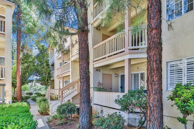 Property Photo:  631 Oak Run Trail 302  CA 91377 