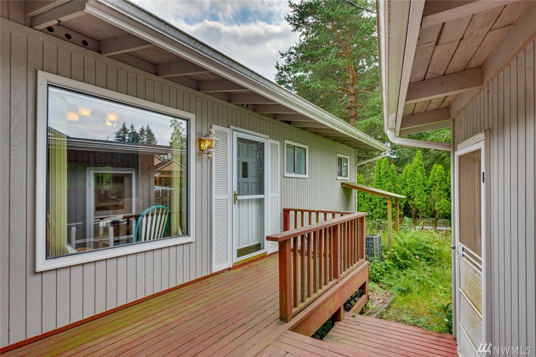 Property Photo:  2926 Ammons Dr  WA 98632 