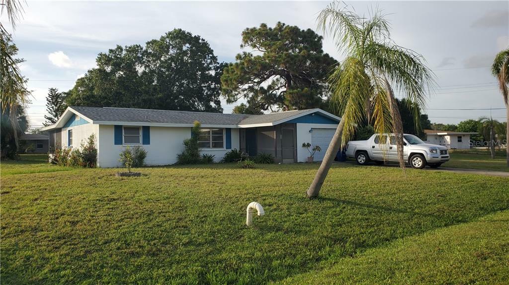 Property Photo:  114 Lee Circle  FL 34223 