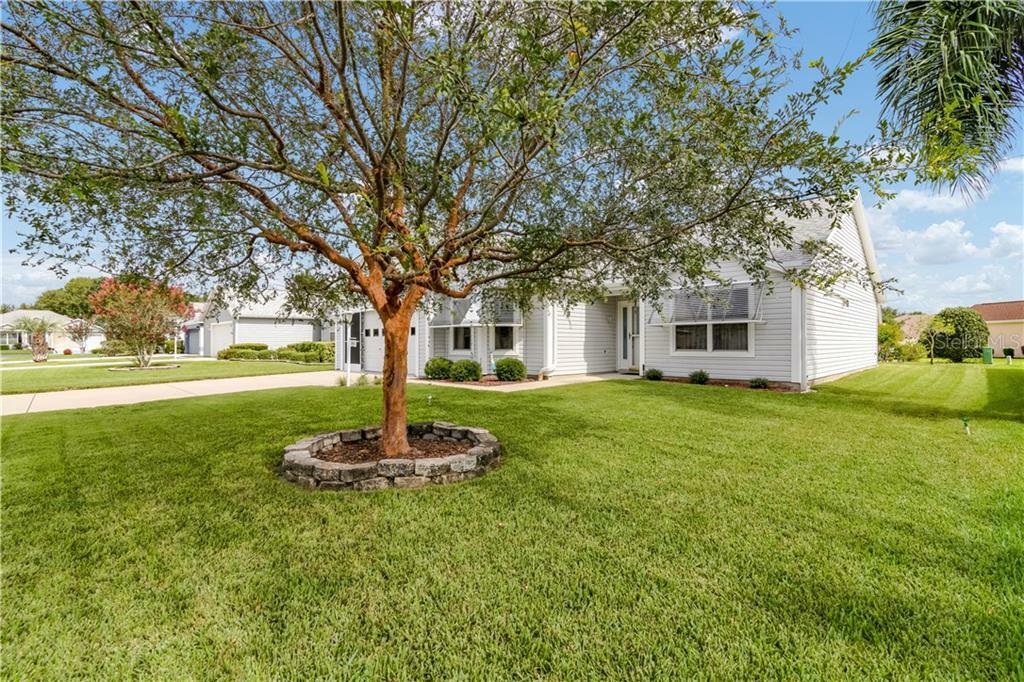 Property Photo:  2611 Noriega Drive  FL 32162 