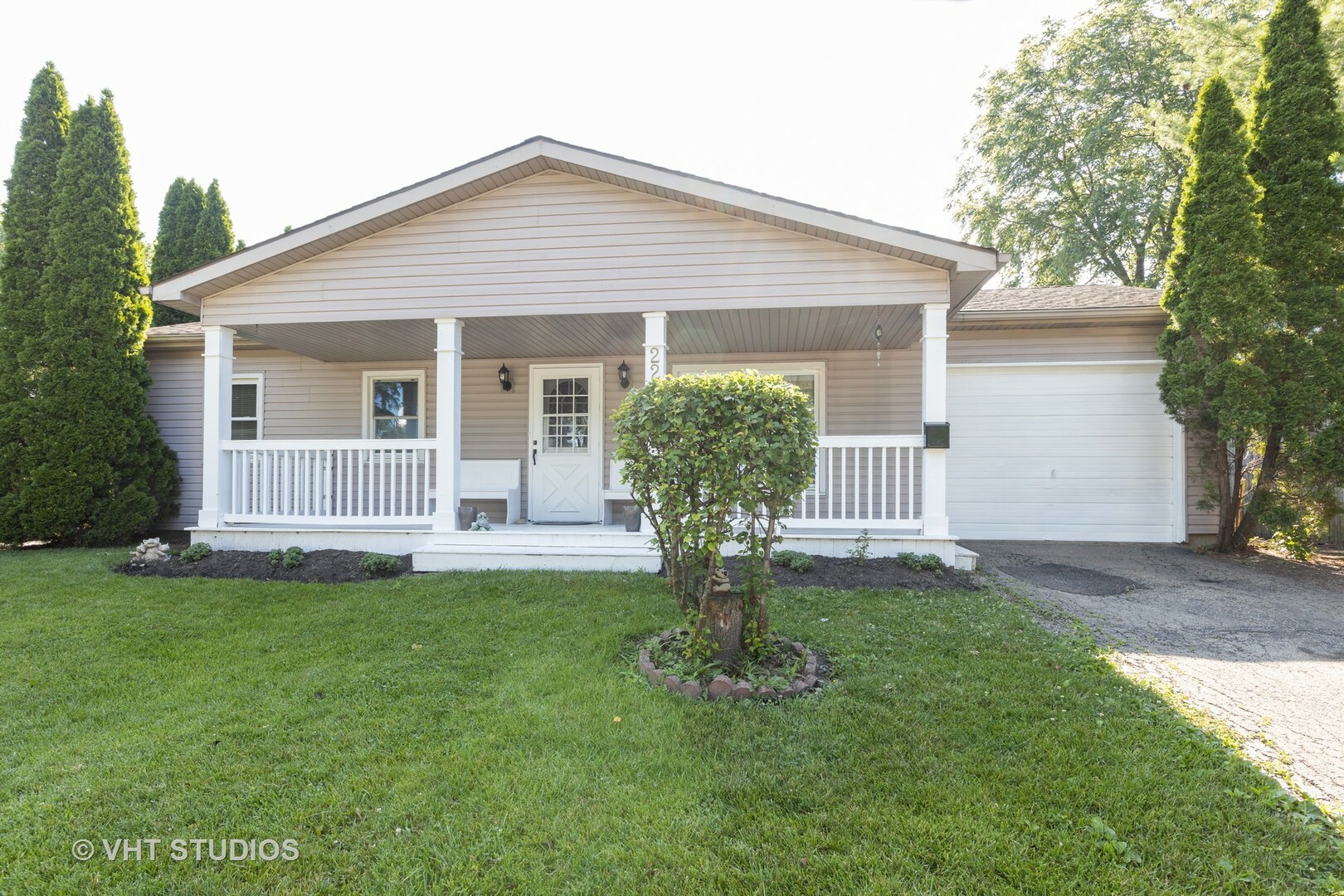 Property Photo: 225 Hemlock Avenue IL 60446