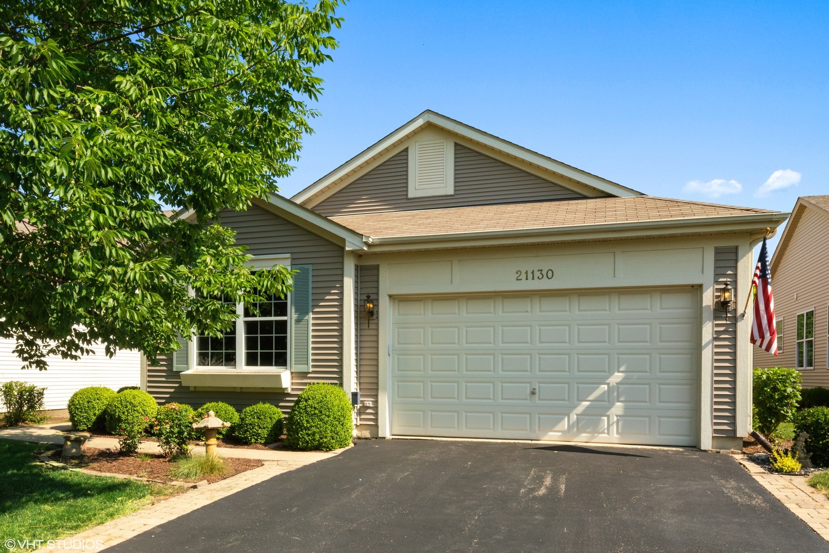 Property Photo:  21130 Lily Lake Court  IL 60403 