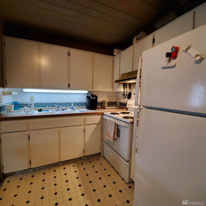 Property Photo: 675 E Pointes Drive W WA 98584