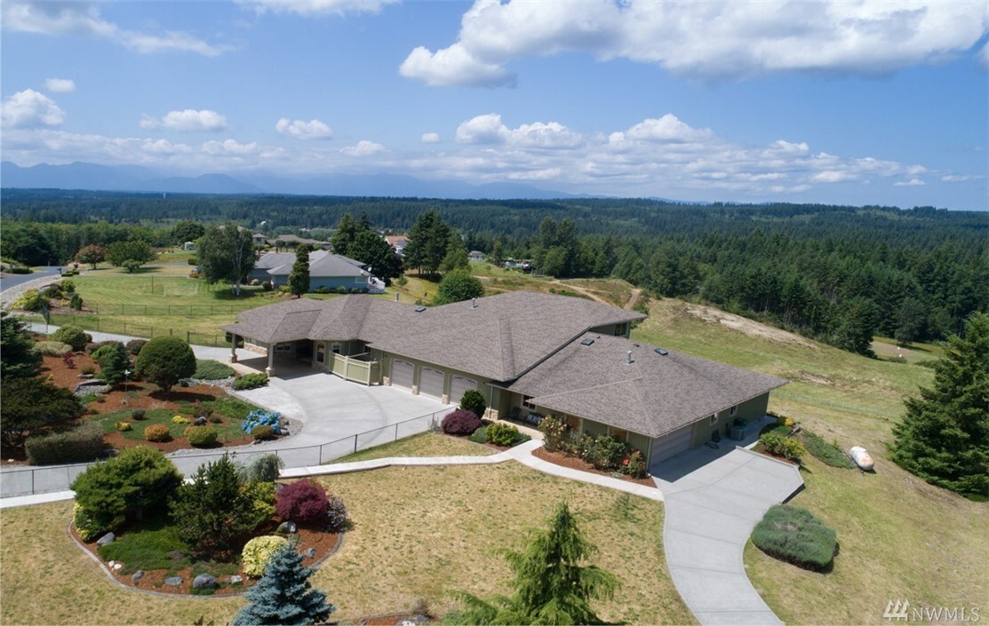 Property Photo: 4113 NE Lookout Lane WA 98370