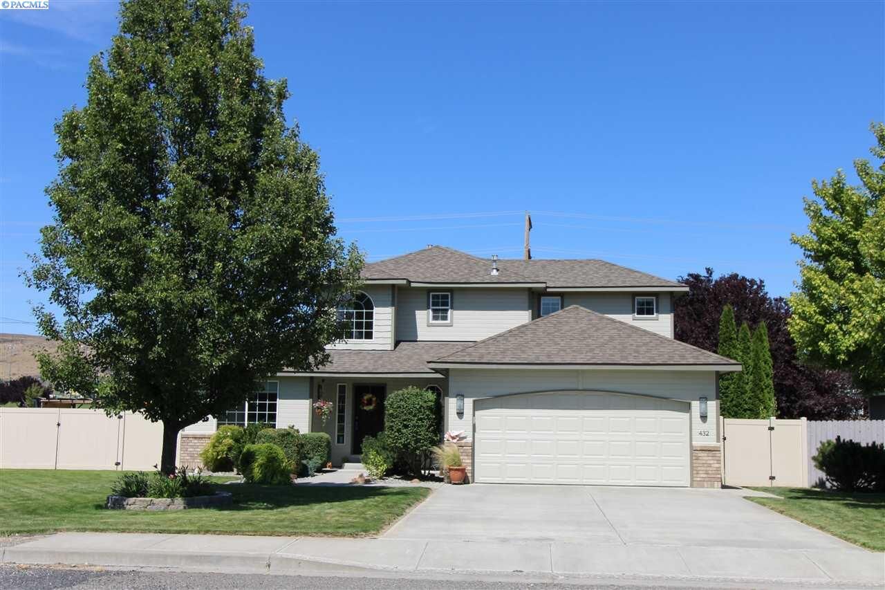 Property Photo:  432 Lombardy Ln  WA 99352 