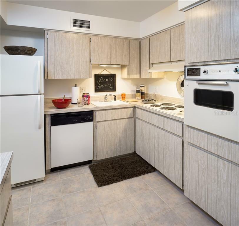 Property Photo: 20-2B S Lucerne Circle W 819 FL 32801