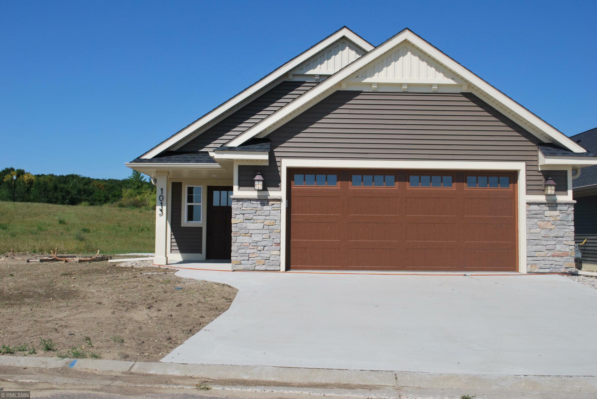 Property Photo:  1006 Sunrise Circle  MN 55325 