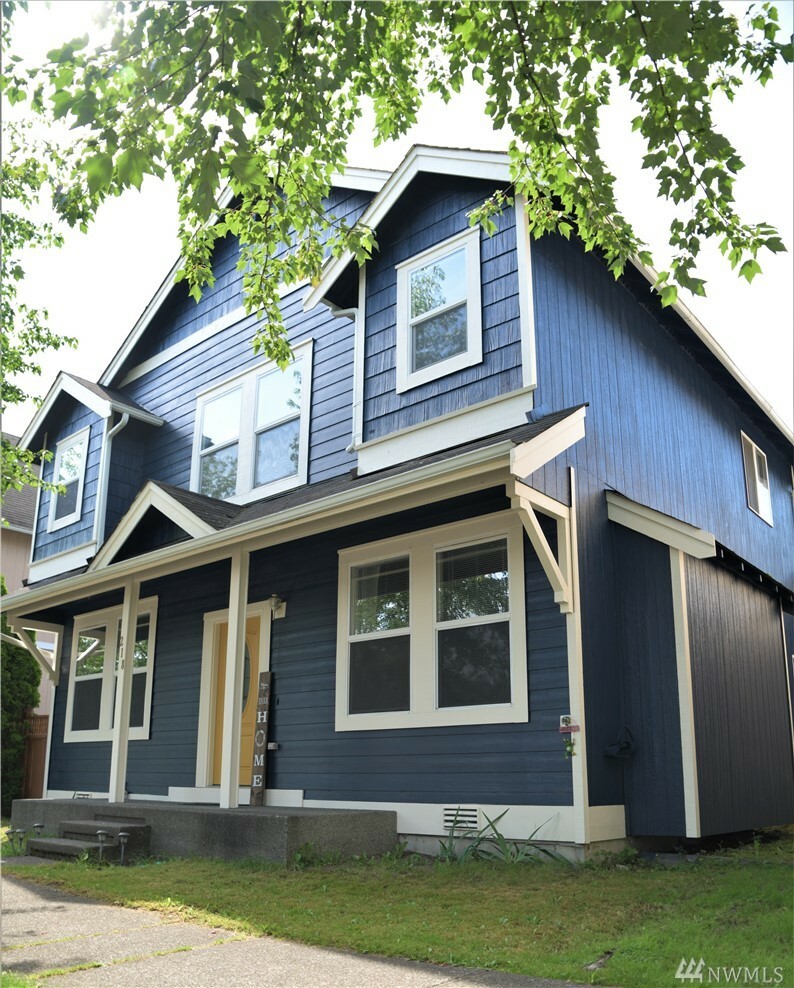 Property Photo:  218 Willow Ave  WA 98294 