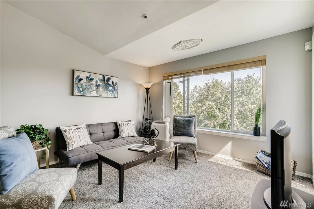 Property Photo: 1510 Cherrylane Ave S 302 WA 98144