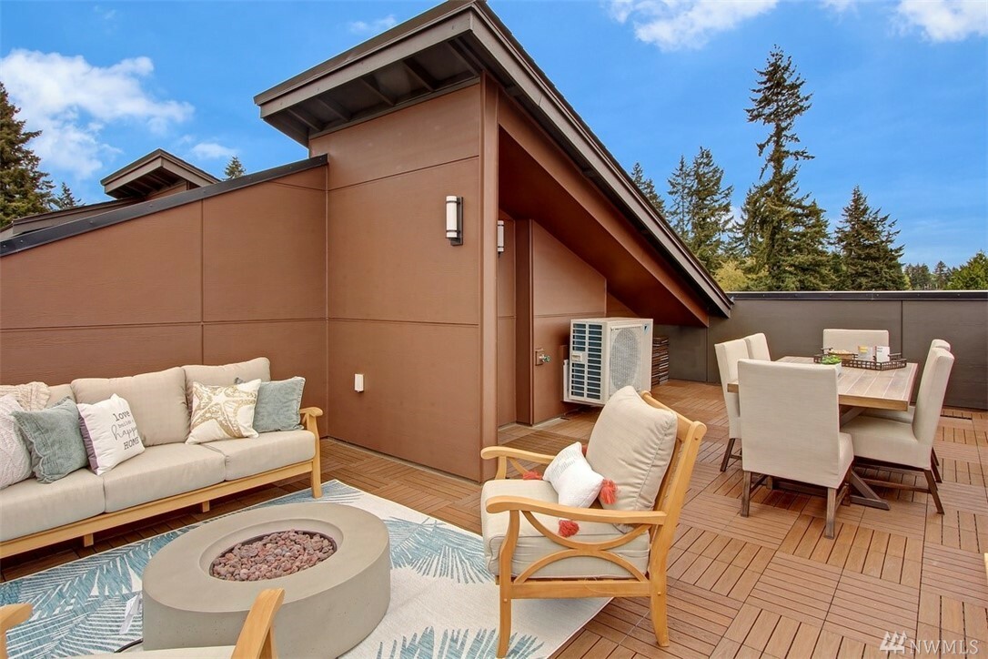 Property Photo: 23912 55th Ave W C WA 98043