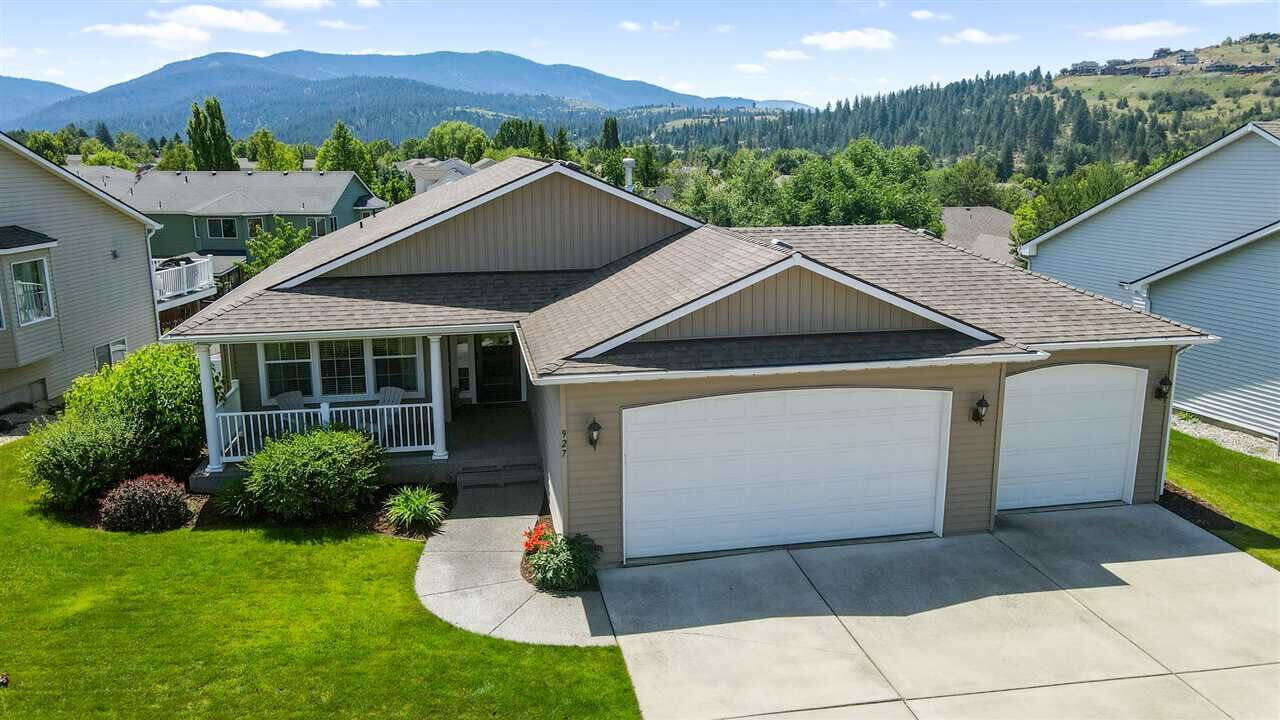 Property Photo:  927 N Tanglewood Ln  WA 99019-7618 
