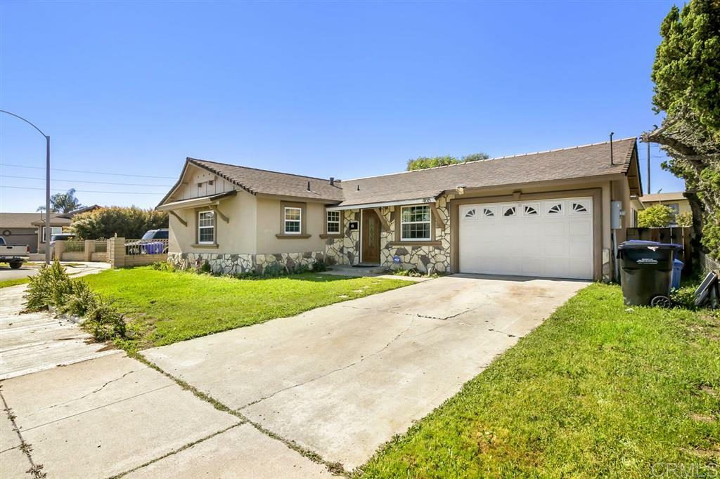 Property Photo: 468 Hightree Place CA 92114