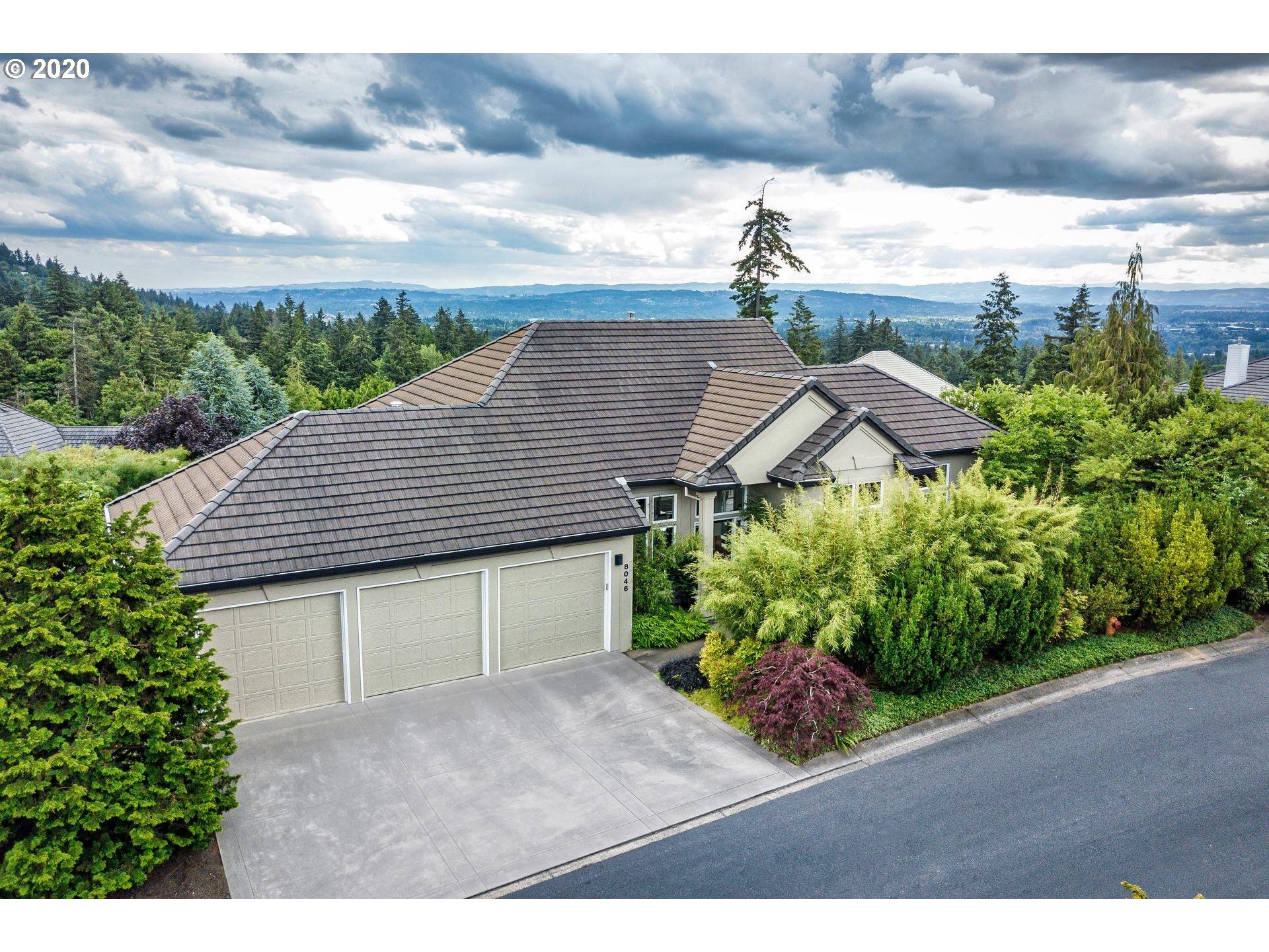 Property Photo:  8046 NW Blue Pointe Ln  OR 97229 