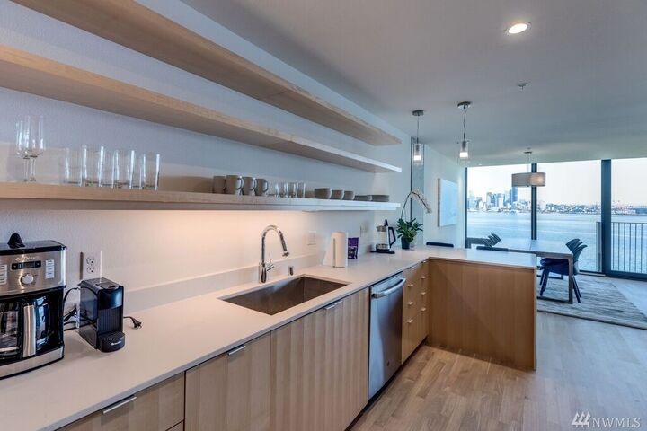 Property Photo: 1307 Harbor Ave SW 501 WA 98116