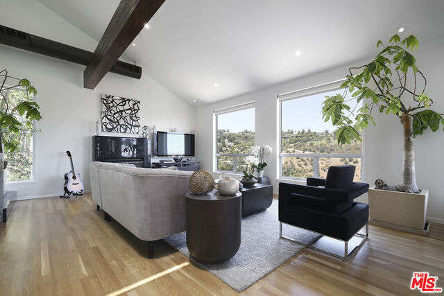 Property Photo:  3761 Glenridge Dr  CA 91423 