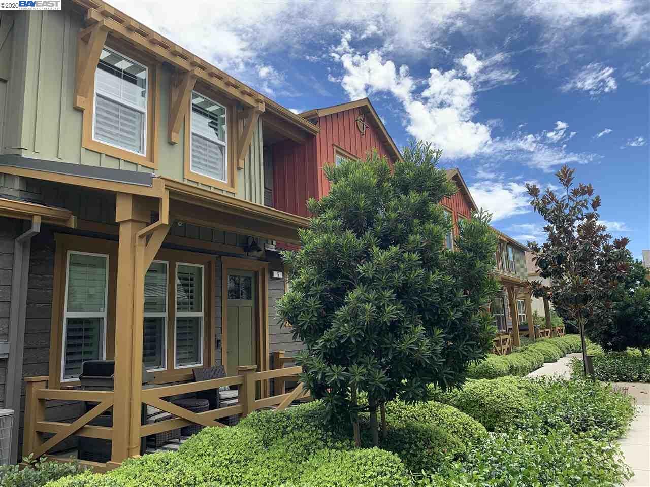 Property Photo:  454 Persimmon Cmn 5  CA 94551 