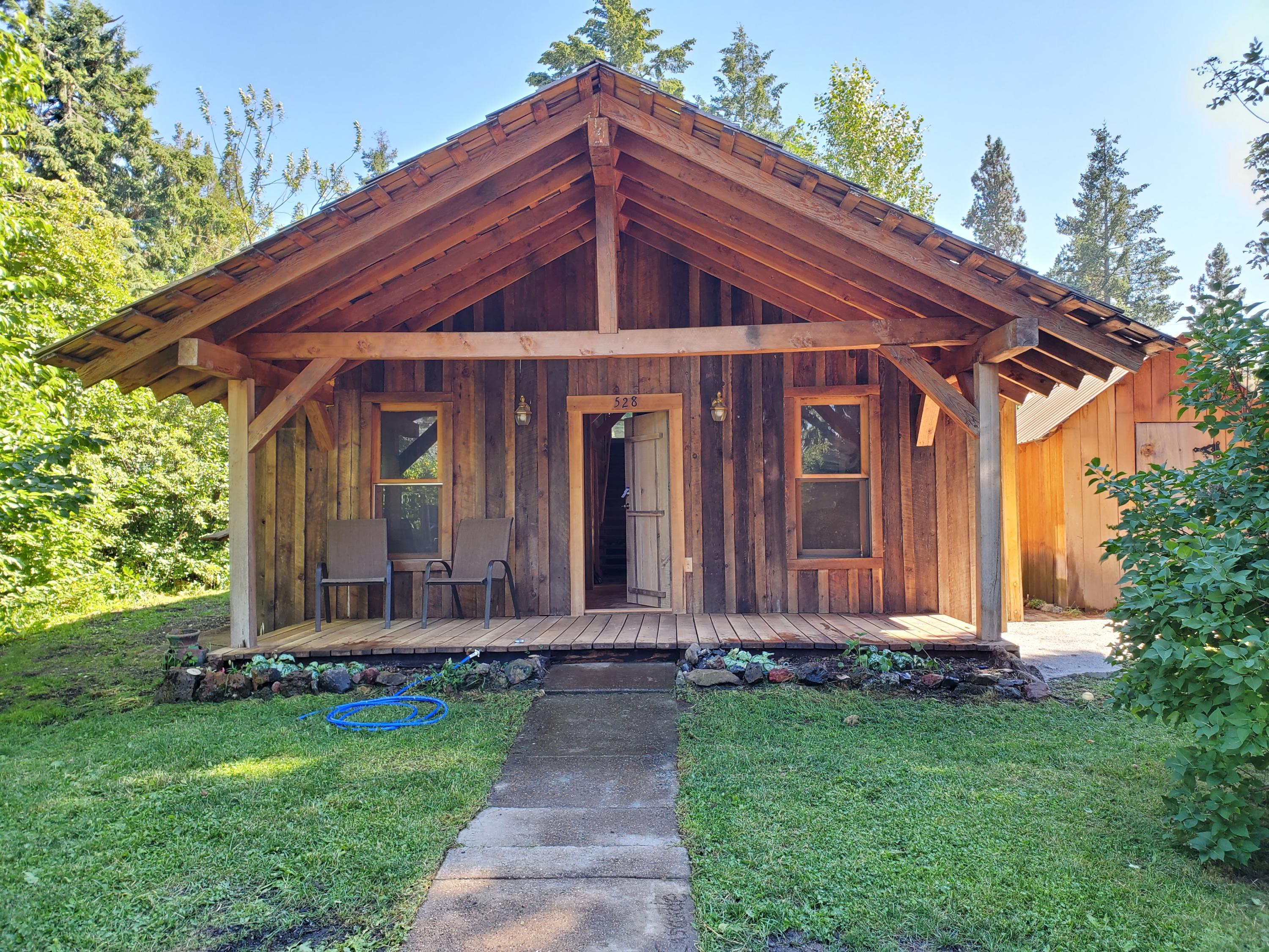 Property Photo: 528 South Street OR 97522