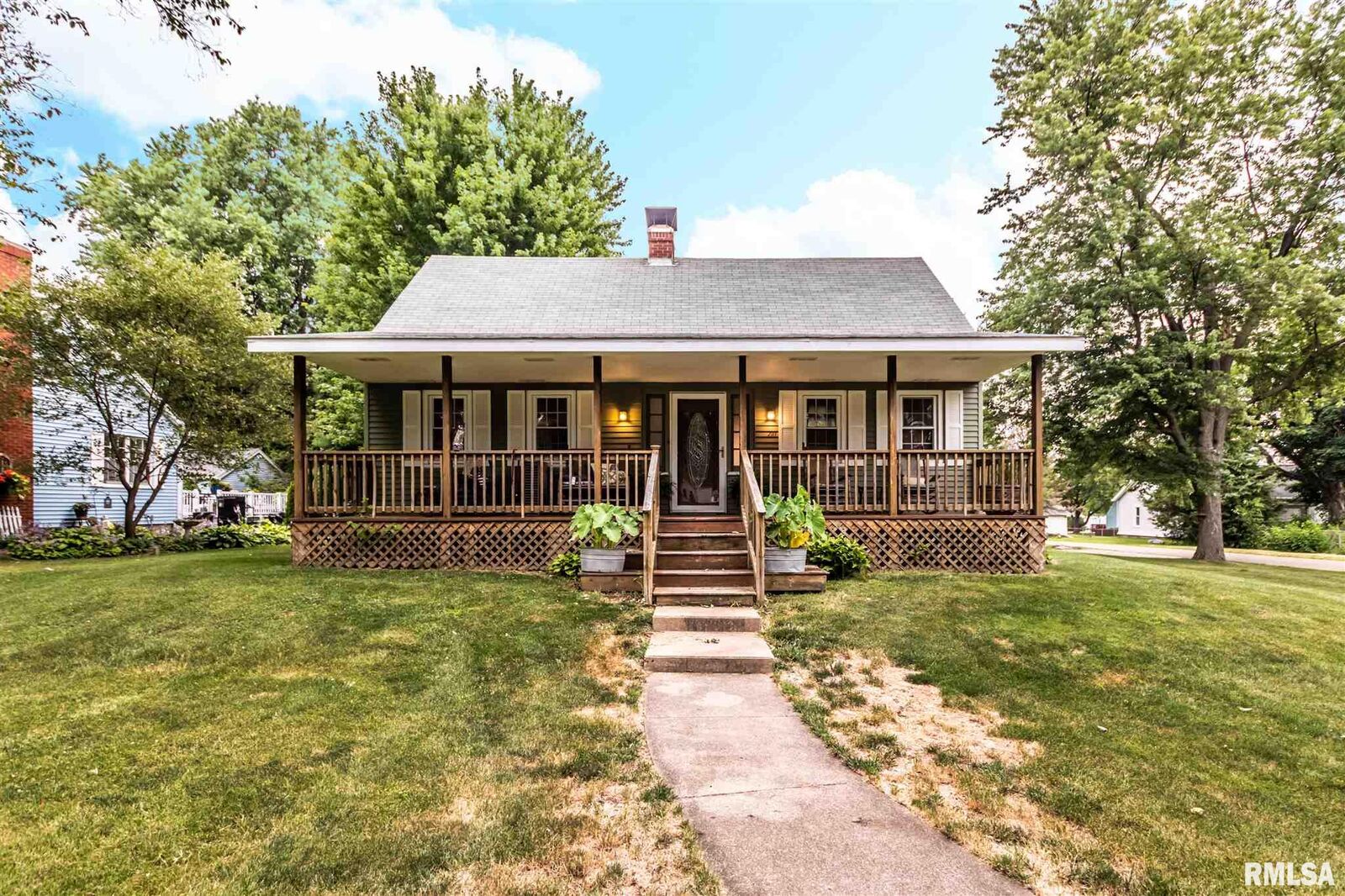 Property Photo: 201 W Birch IL 61525