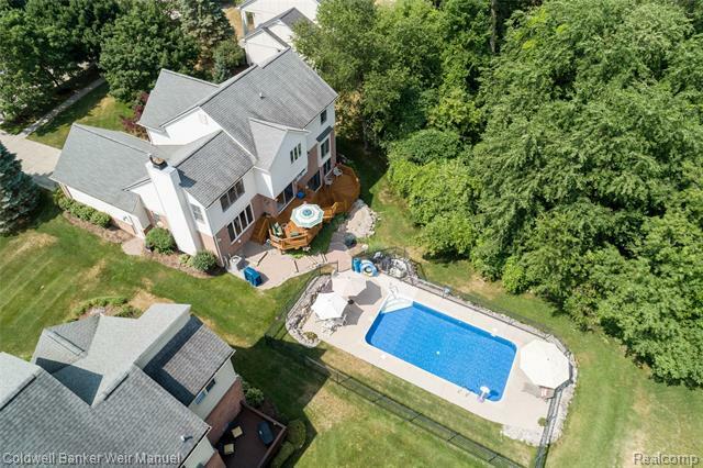Property Photo: 7222 Woodlore Drive MI 48323