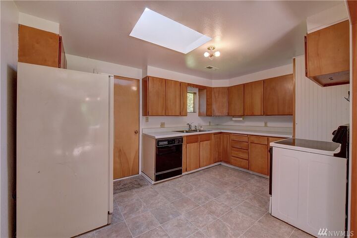 Property Photo: 1100 Ballarat Avenue NE WA 98045