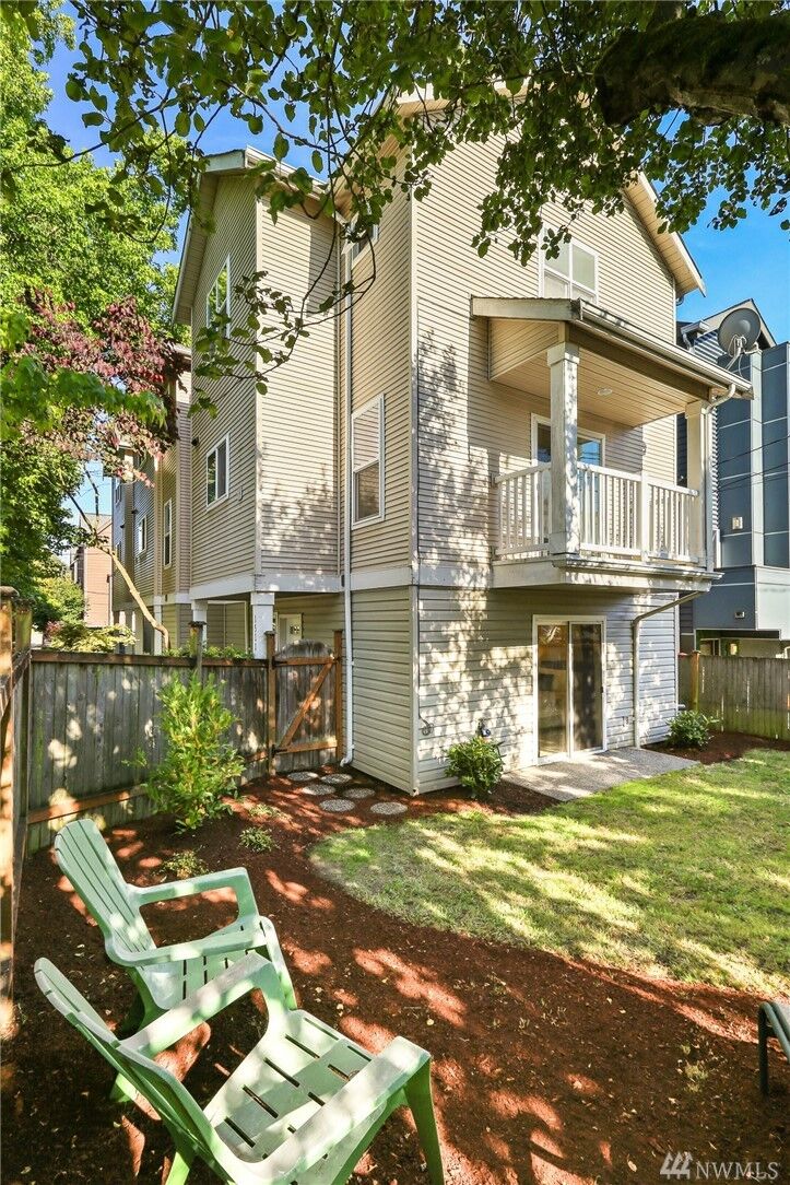 Property Photo: 1501 N 80th Street WA 98103