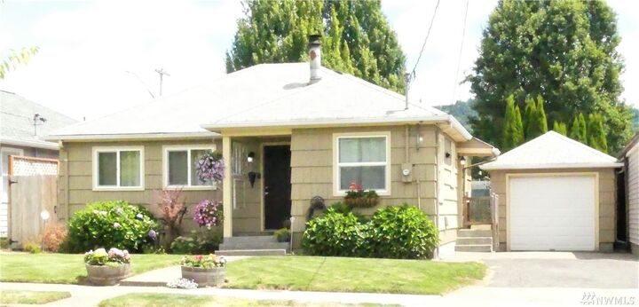 Property Photo: 630 Front Avenue SW WA 98611