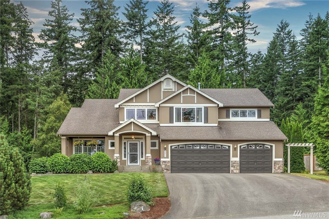 Property Photo:  8011  Wenatchee Place NW  WA 98383 