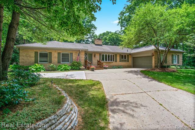 Property Photo: 3253 Cairncross Drive MI 48363