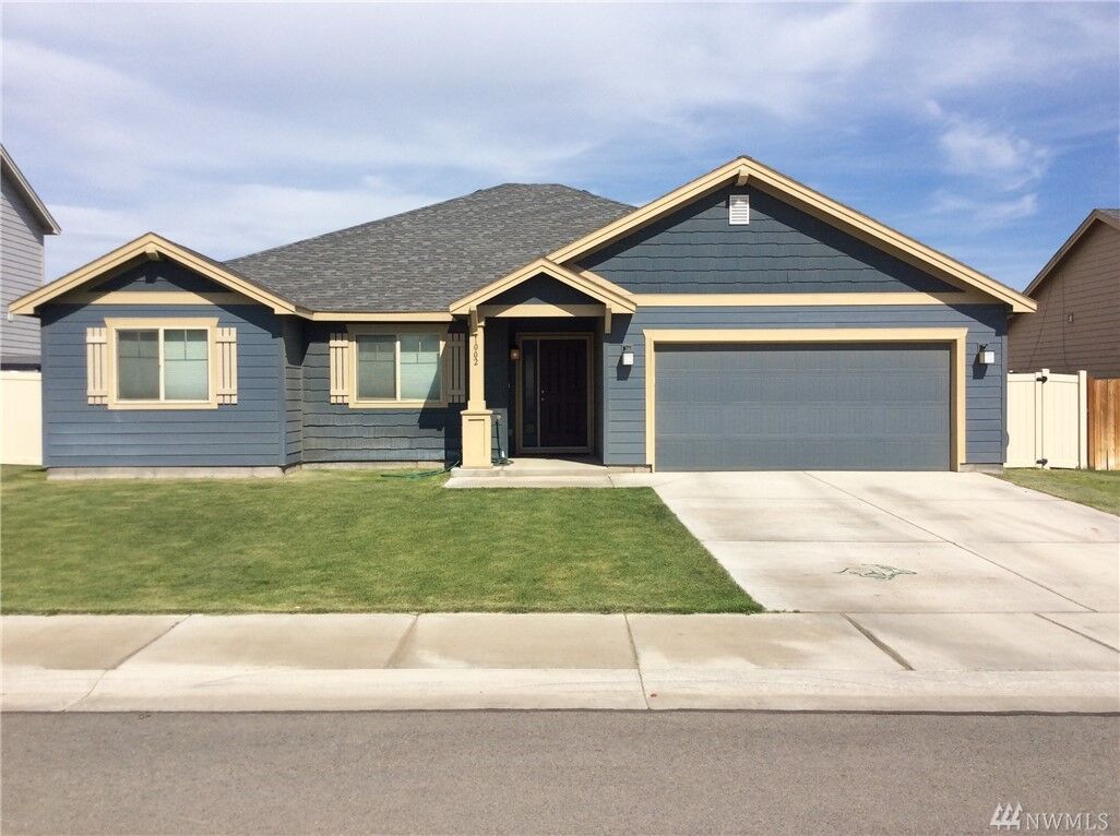 Property Photo:  1002  Country Avenue NE  WA 98848 