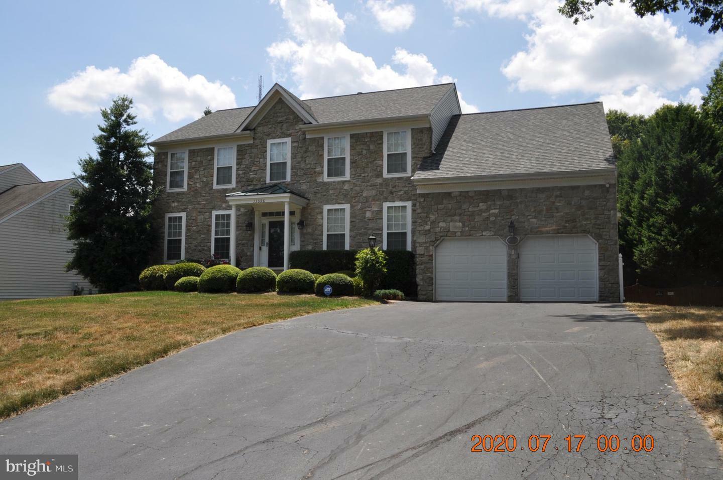Property Photo: 13596 Den Hollow Court VA 20112