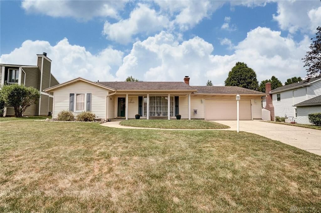 Property Photo: 1513 Brookfield Lane OH 45373