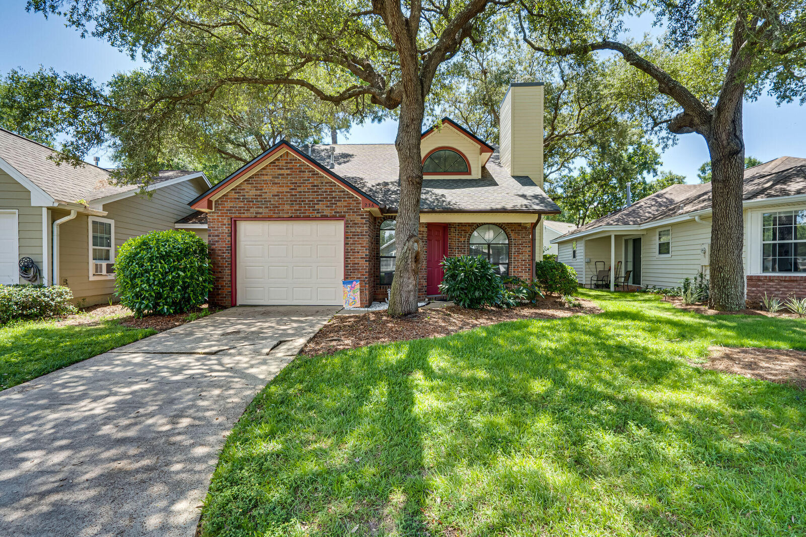 Property Photo: 236 Parkwood Circle FL 32578
