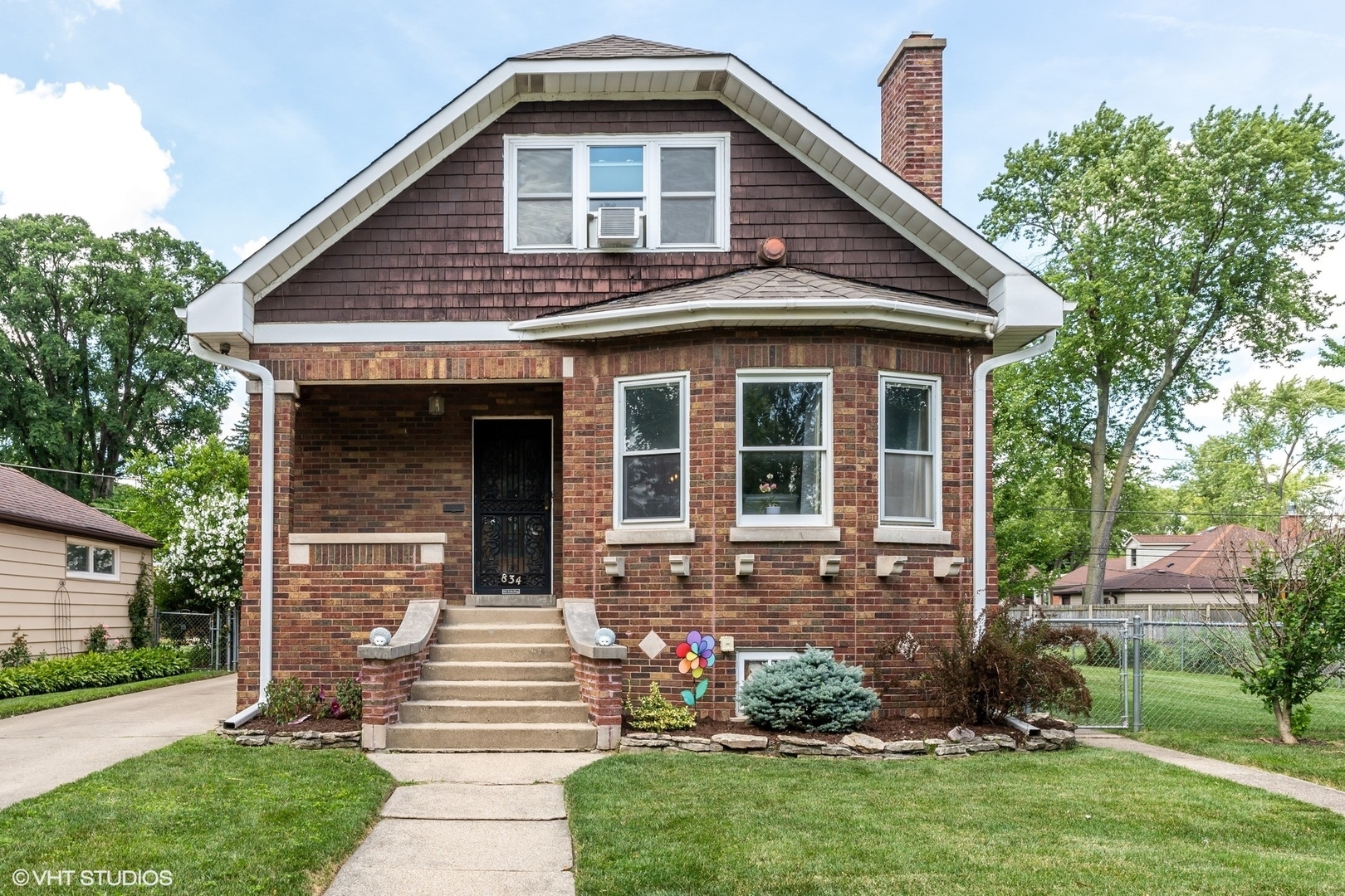 Property Photo:  834 Woodlawn Avenue  IL 60016 