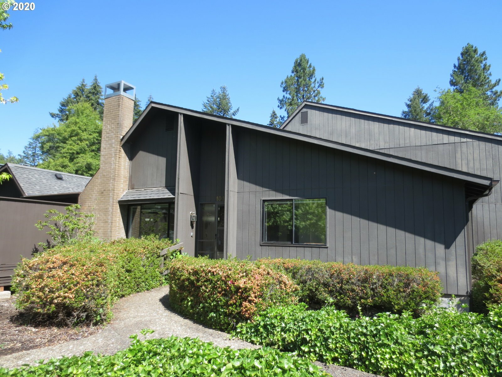 Property Photo: 101 Westbrook Way OR 97405