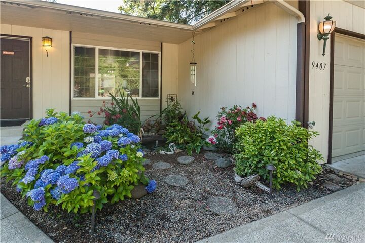 Property Photo:  9407 202nd Ave E  WA 98391 